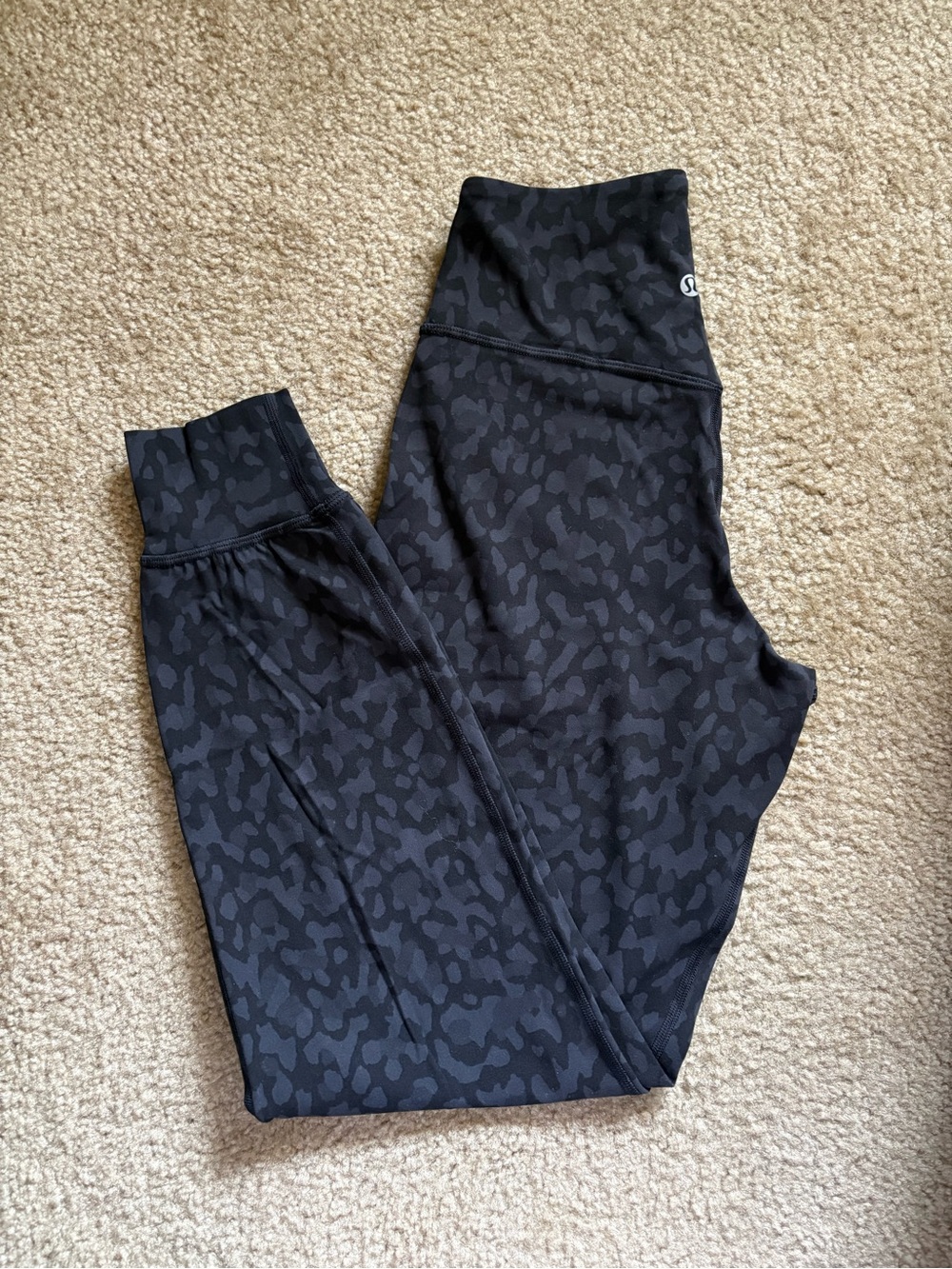 Lululemon Black Print Align Joggers, EUC 4